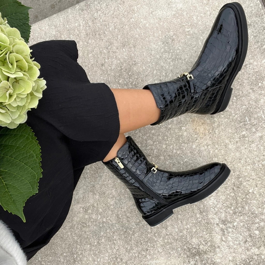 A MIRACLE BLACK - BLACK