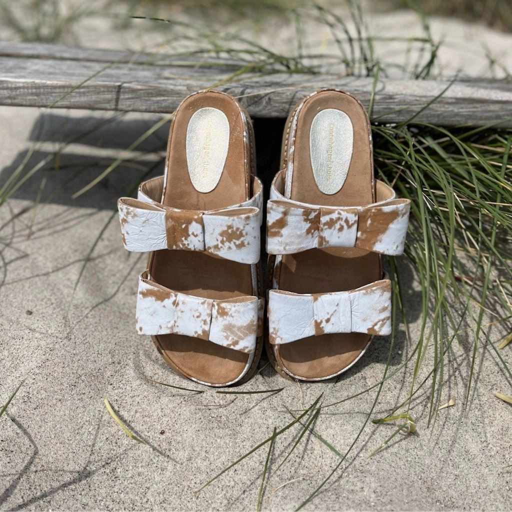 BE MY GUEST SUEDE - SAFARI/OFF WHITE