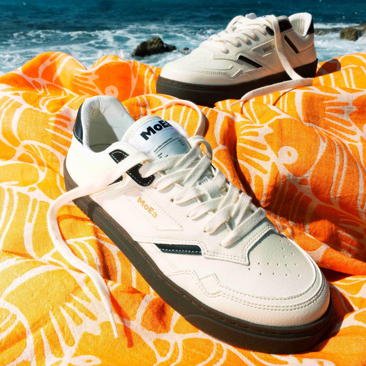 GEN9 Sneaker in White Black from MoEa