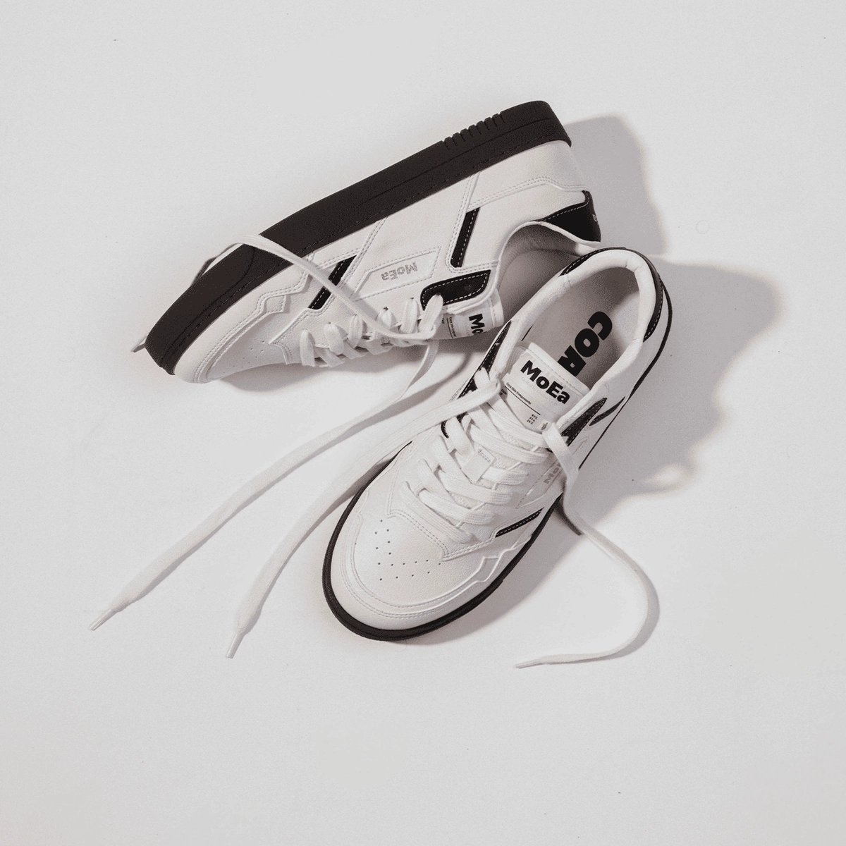 GEN9 Sneaker in White Black from MoEa