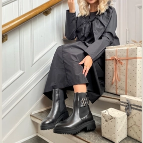 ITS LIKE FALL - BLACK