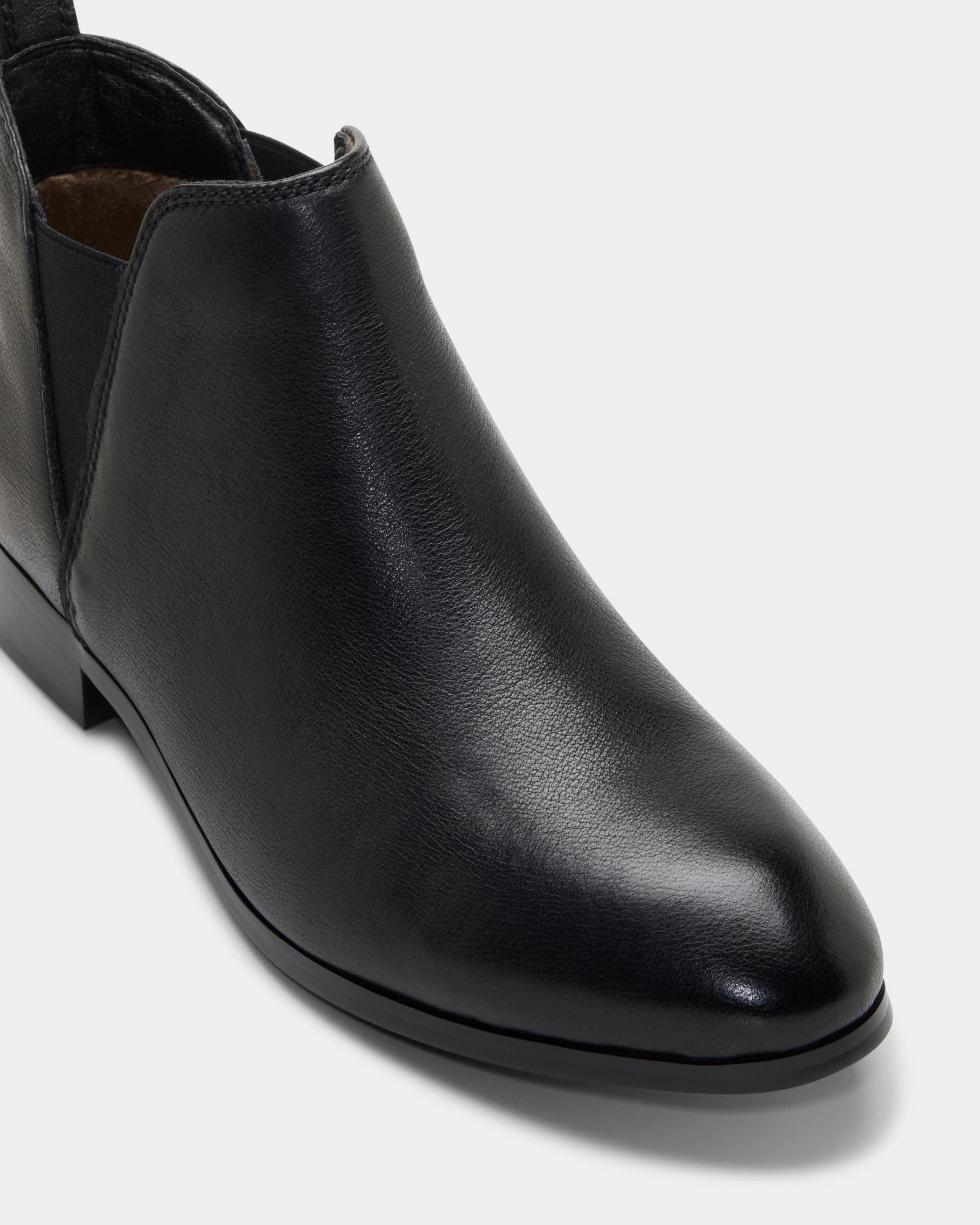 Larena Black Smooth