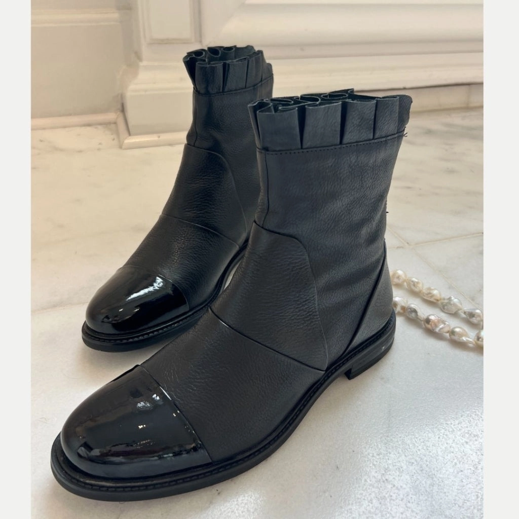 MARGARET - BLACK W/PATENT TOE