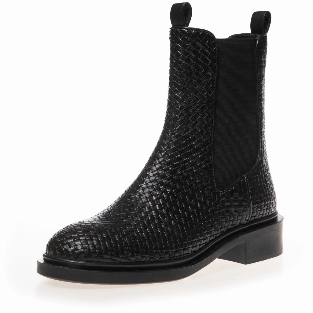 MOVEMENT - BLACK
