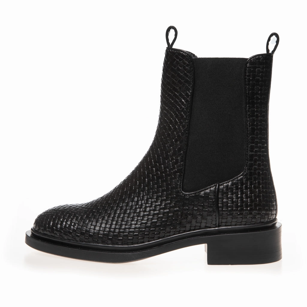 MOVEMENT - BLACK