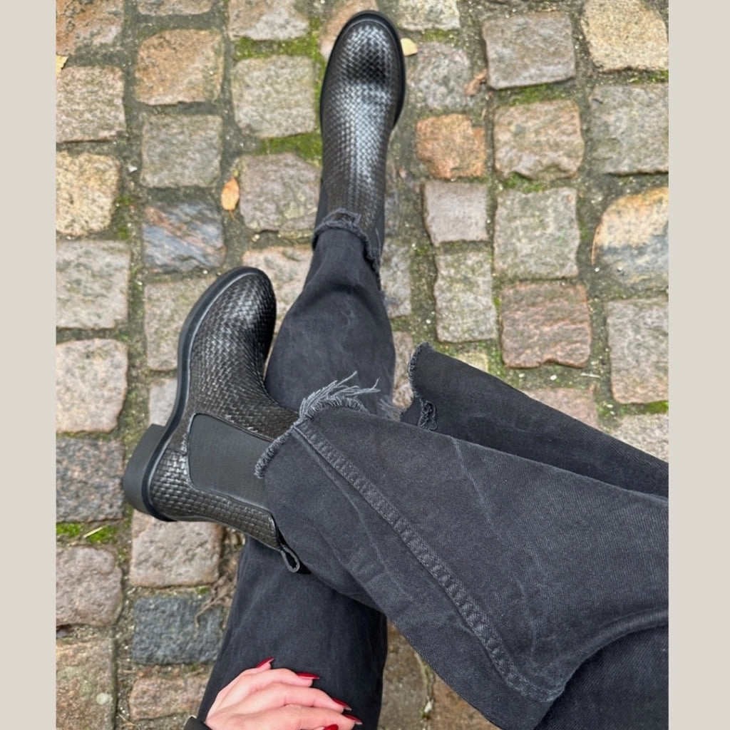 MOVEMENT - BLACK
