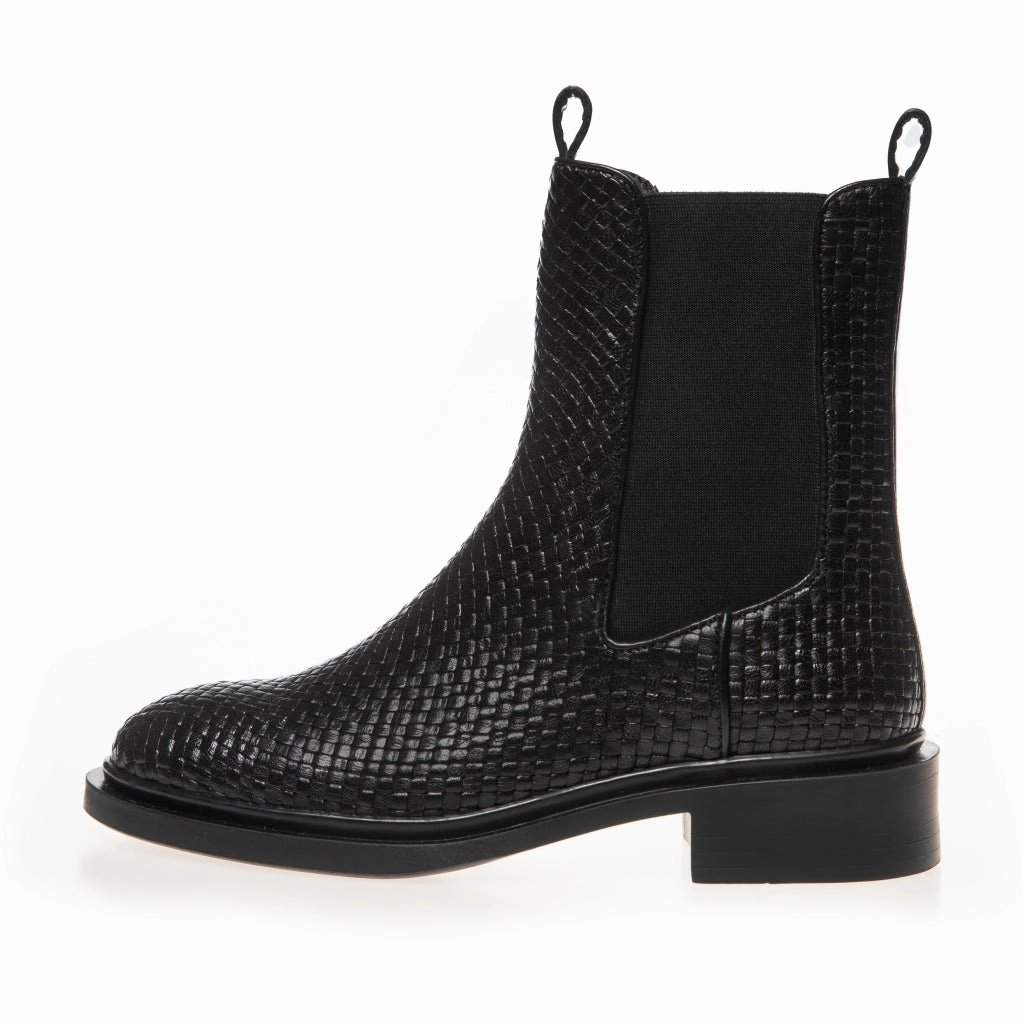 MOVEMENT - BLACK