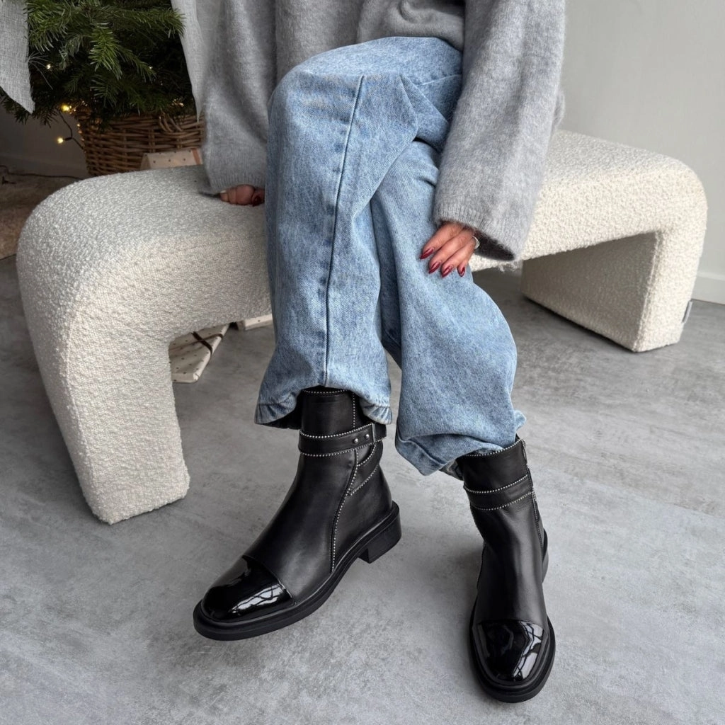 MY MOVES - BLACK PATENT