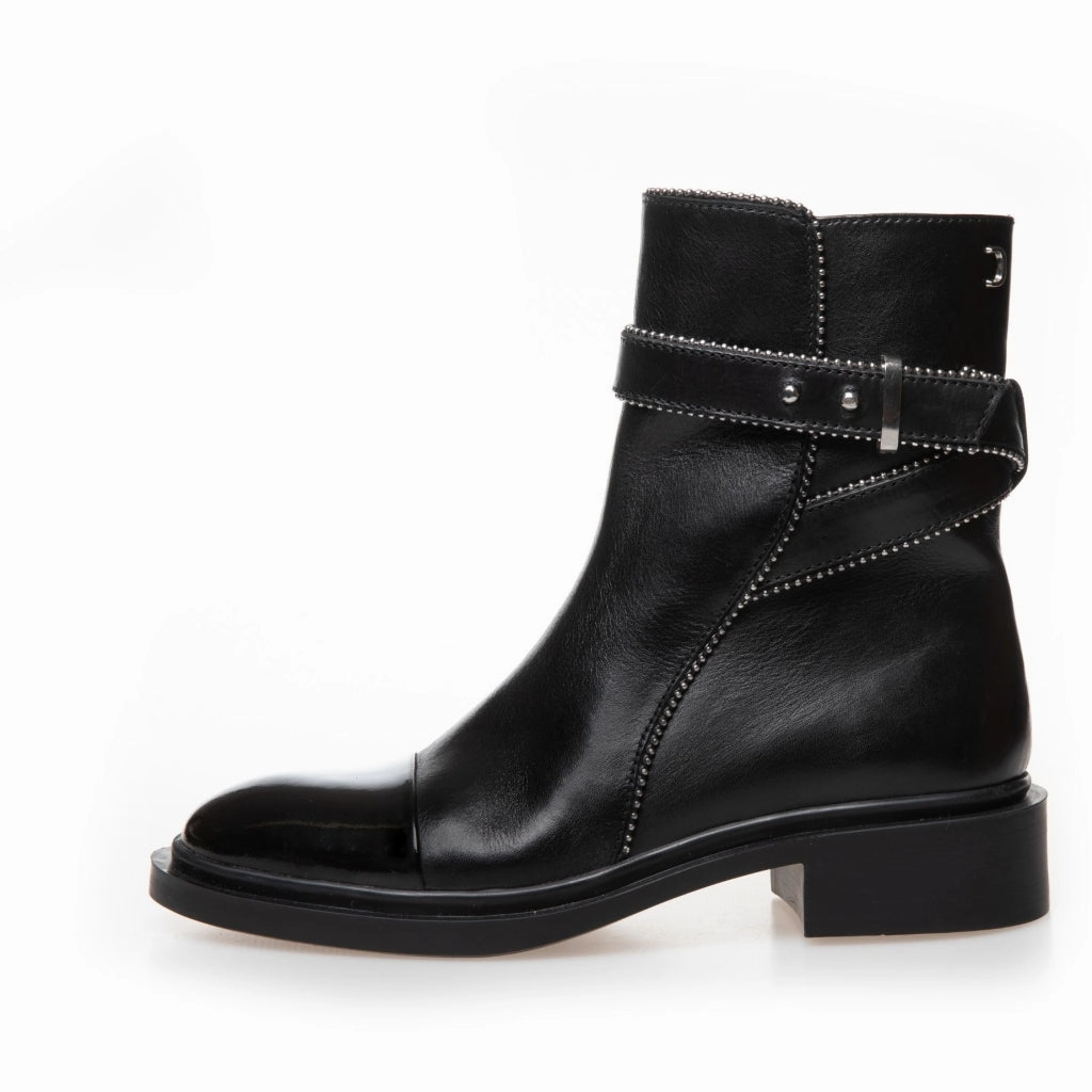 MY MOVES - BLACK PATENT