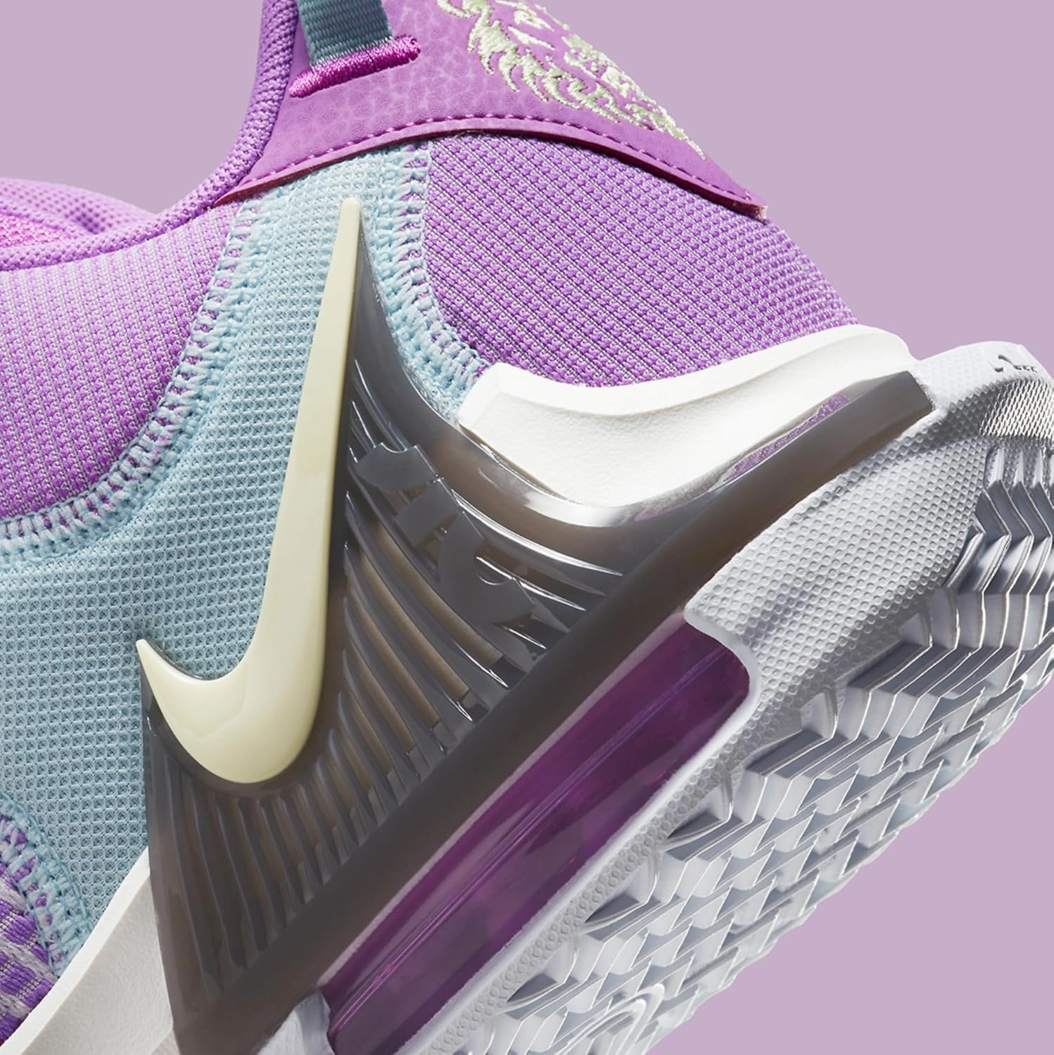 Nike Men's Gymnastics Basketball Shoes