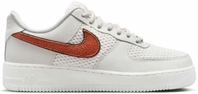 Nike Women's Air Force 1 Low Basketball Shoe, Sail/Orange Trance-black-metal, 9