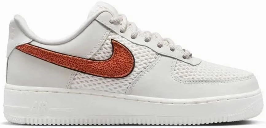Nike Women's Air Force 1 Low Basketball Shoe, Sail/Orange Trance-black-metal, 9