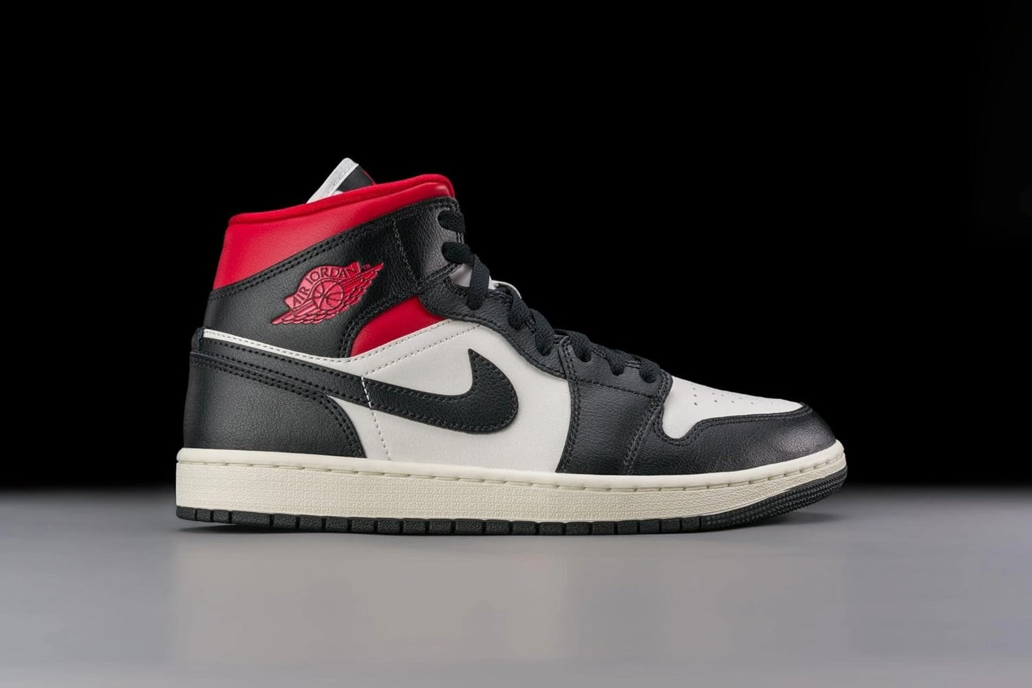 Nike Women's Modern