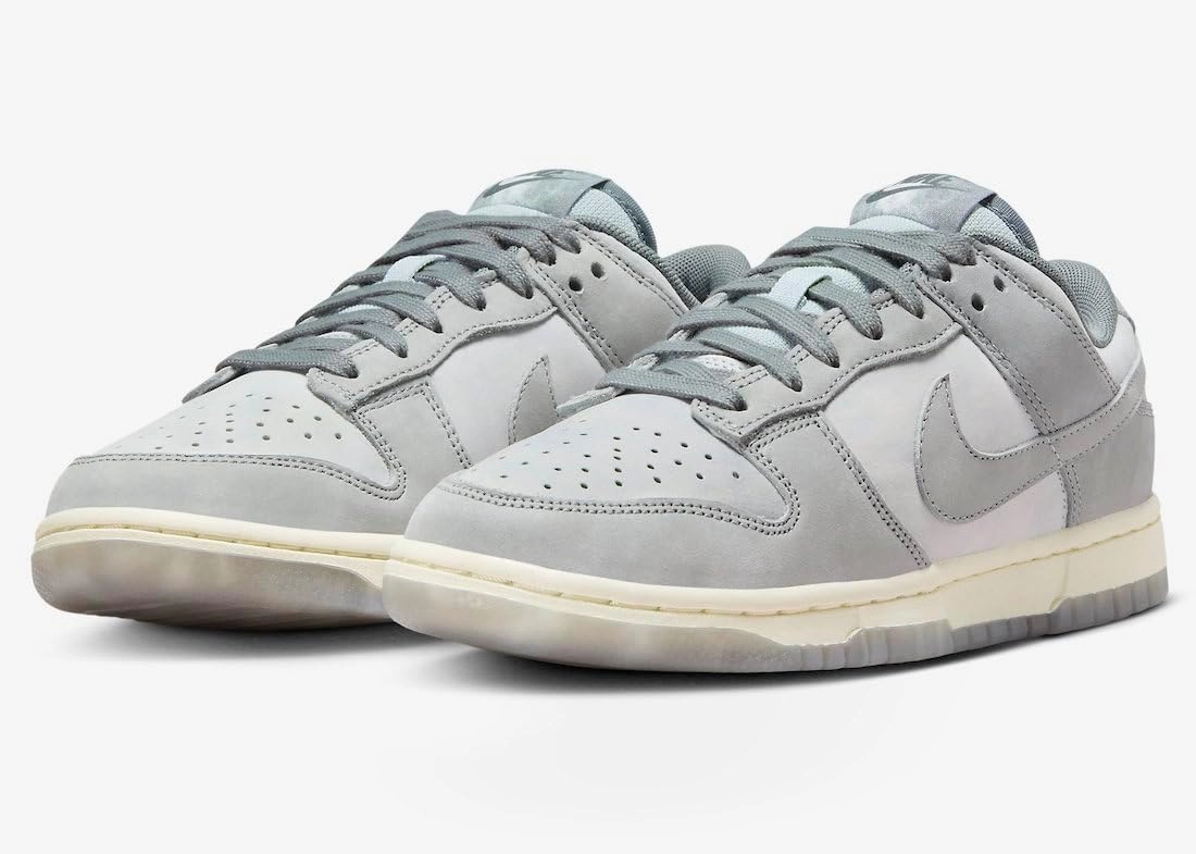 Nike Women's Modern