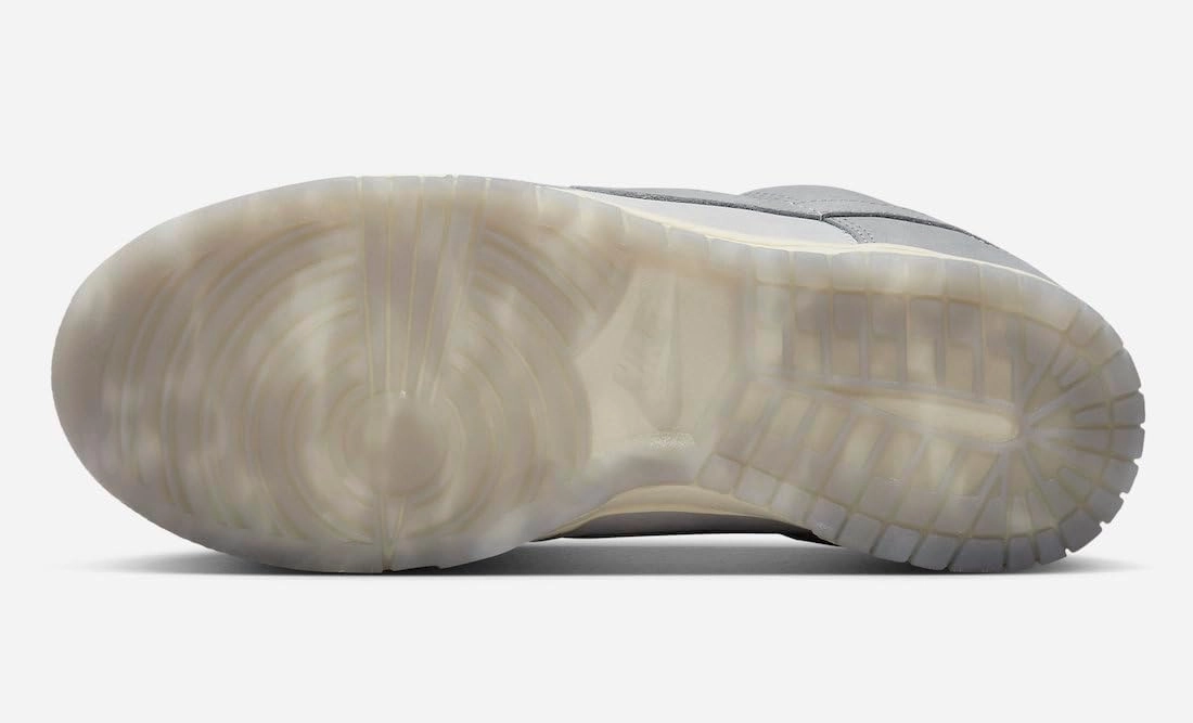 Nike Women's Modern