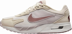 Nike Women's Modern