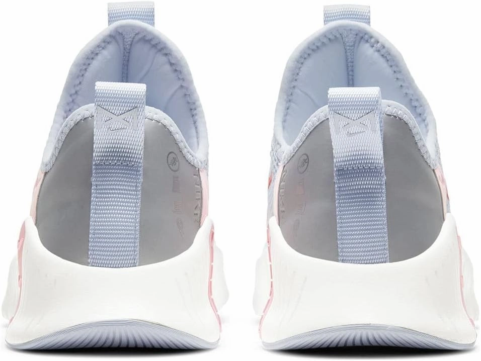 NIKE Women's Sneaker