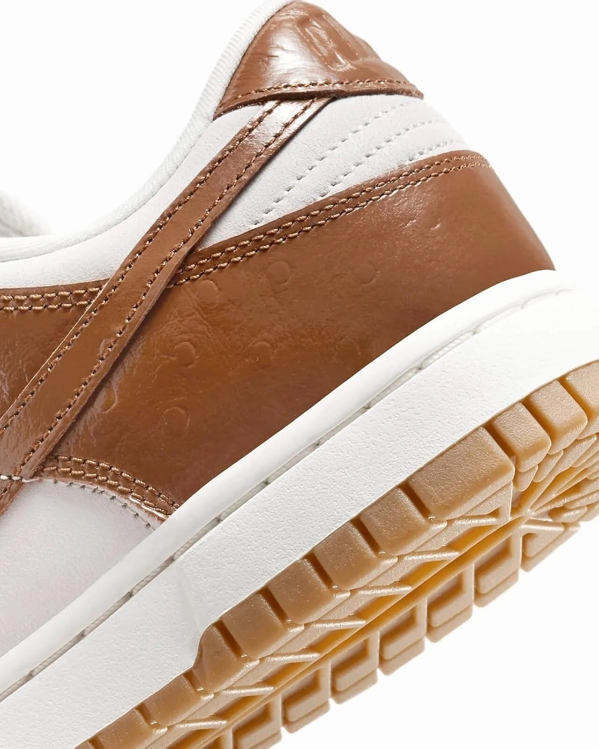 Nike Women's W Dunk Low Lx Sneaker