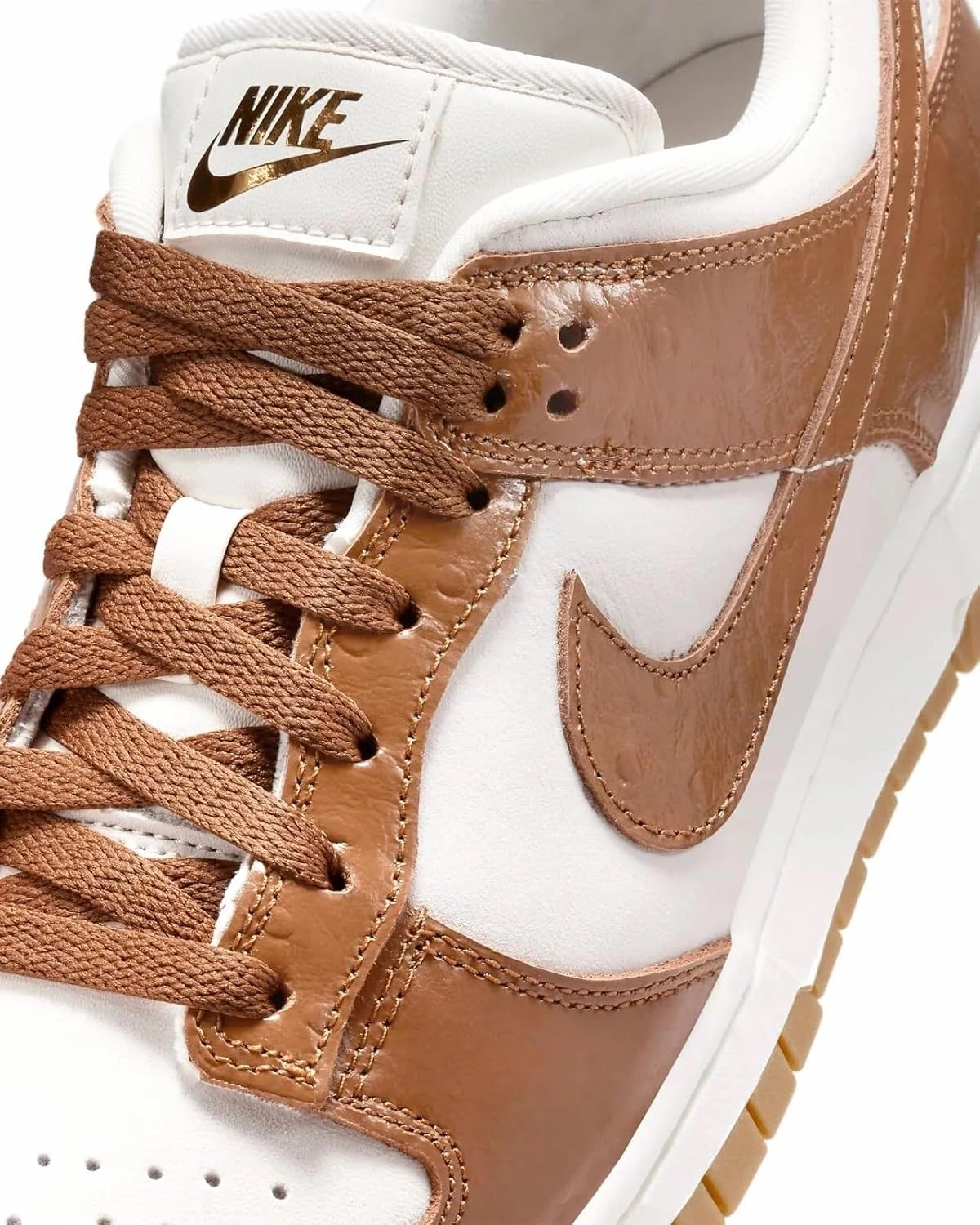Nike Women's W Dunk Low Lx Sneaker