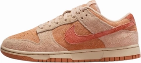 Nike Women's W Dunk Low Sneaker