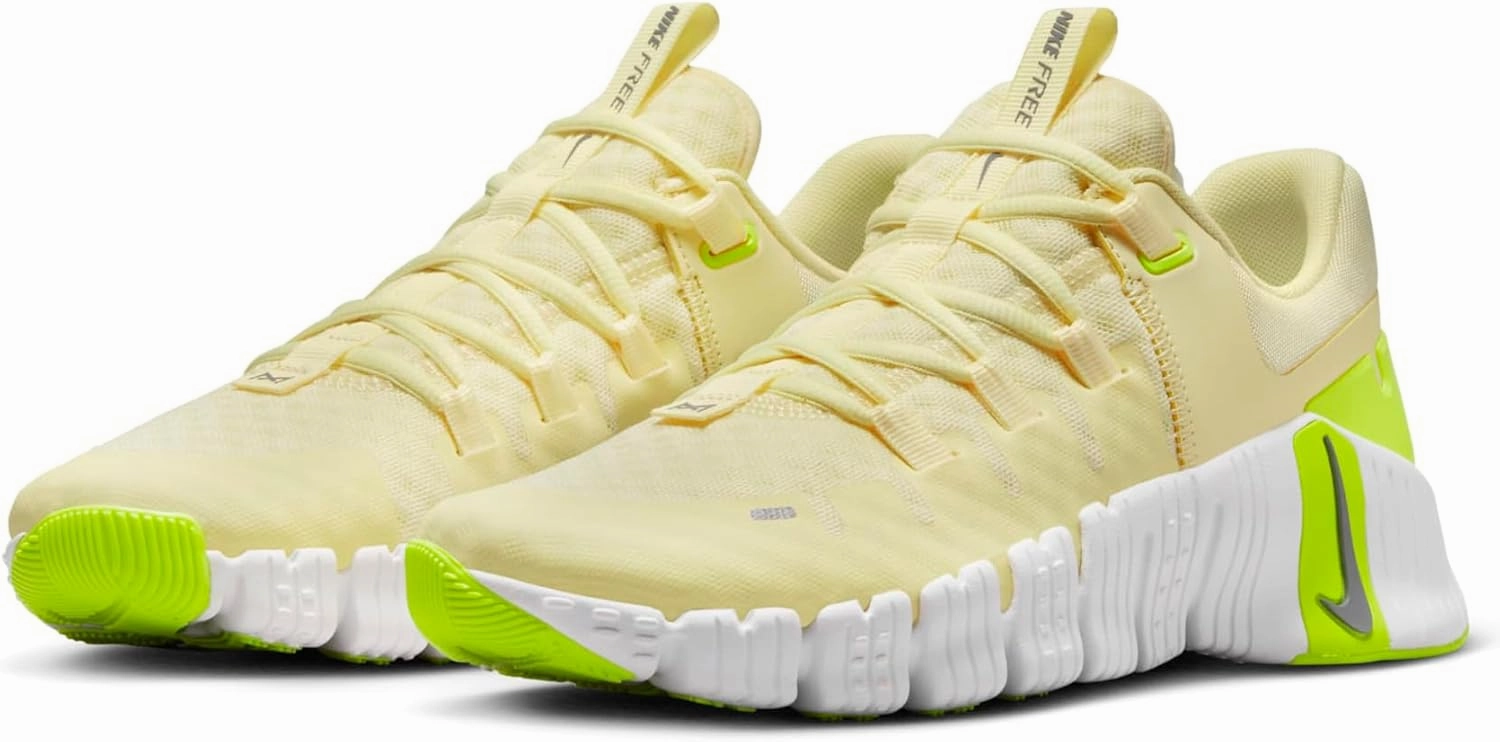 Nike Women's W Free Metcon 5 Sneaker, 0