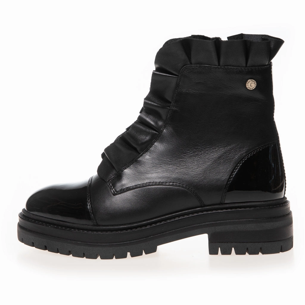 PRETTY - Black patent