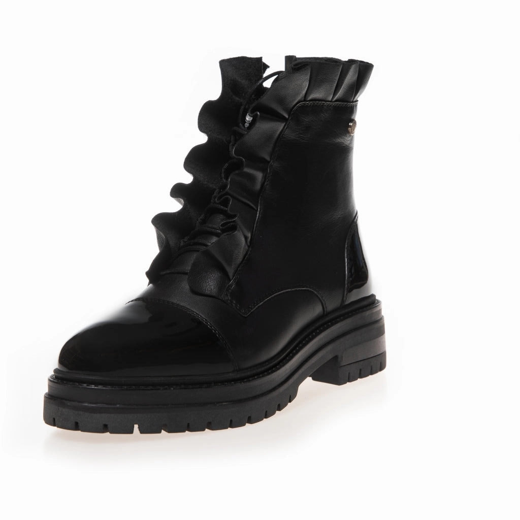 PRETTY - Black patent