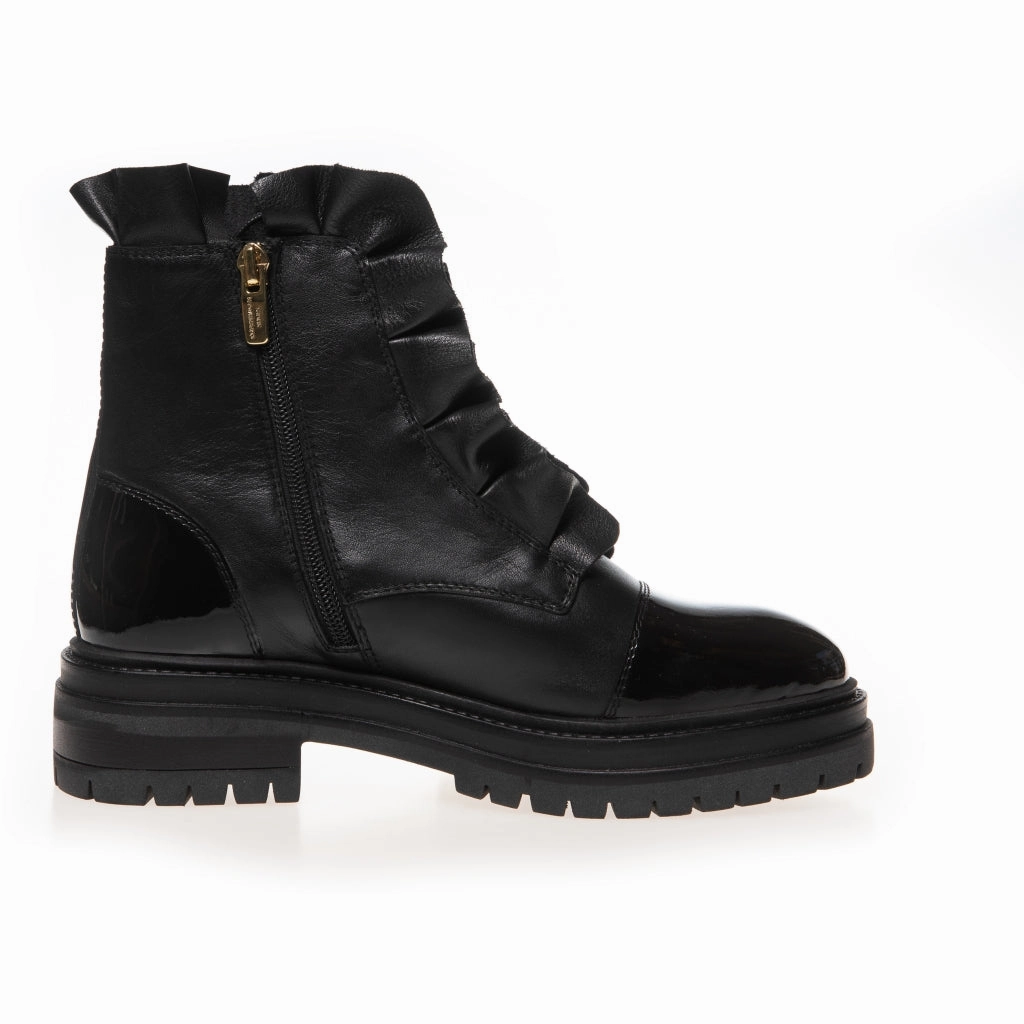 PRETTY - Black patent