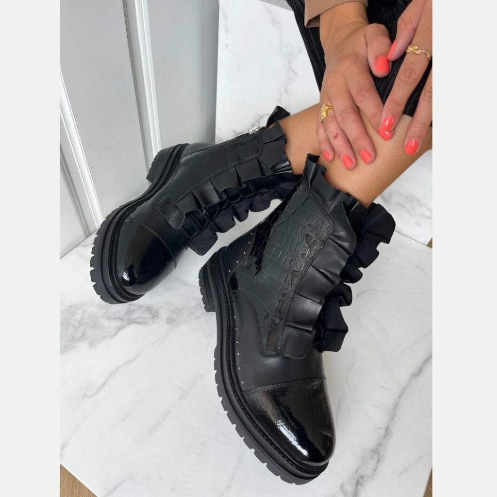 PRETTY HER - BLACK