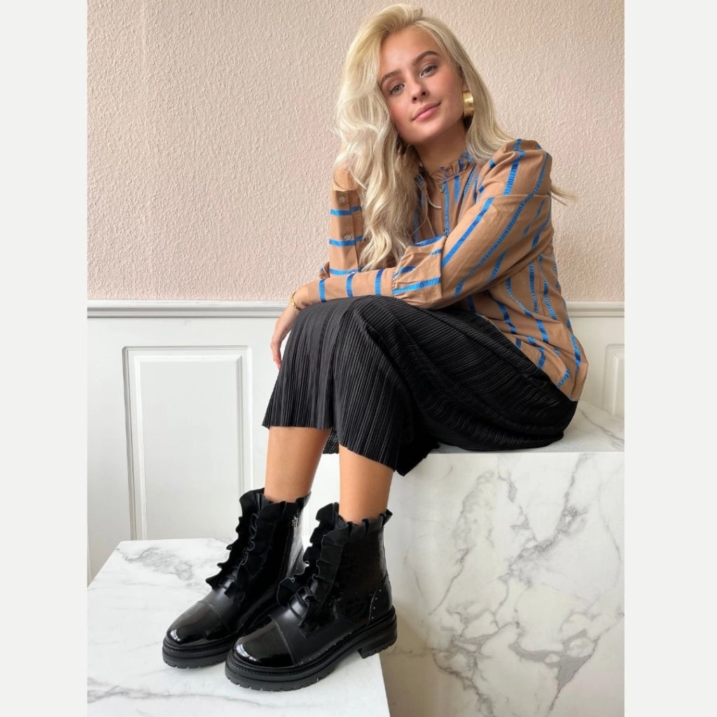 PRETTY HER - BLACK