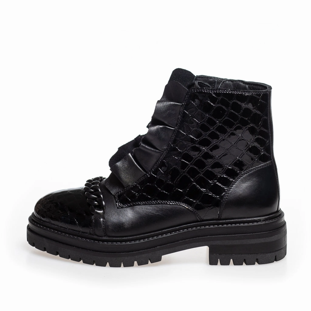 PRETTY ROCKS - BLACK
