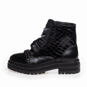PRETTY ROCKS - BLACK