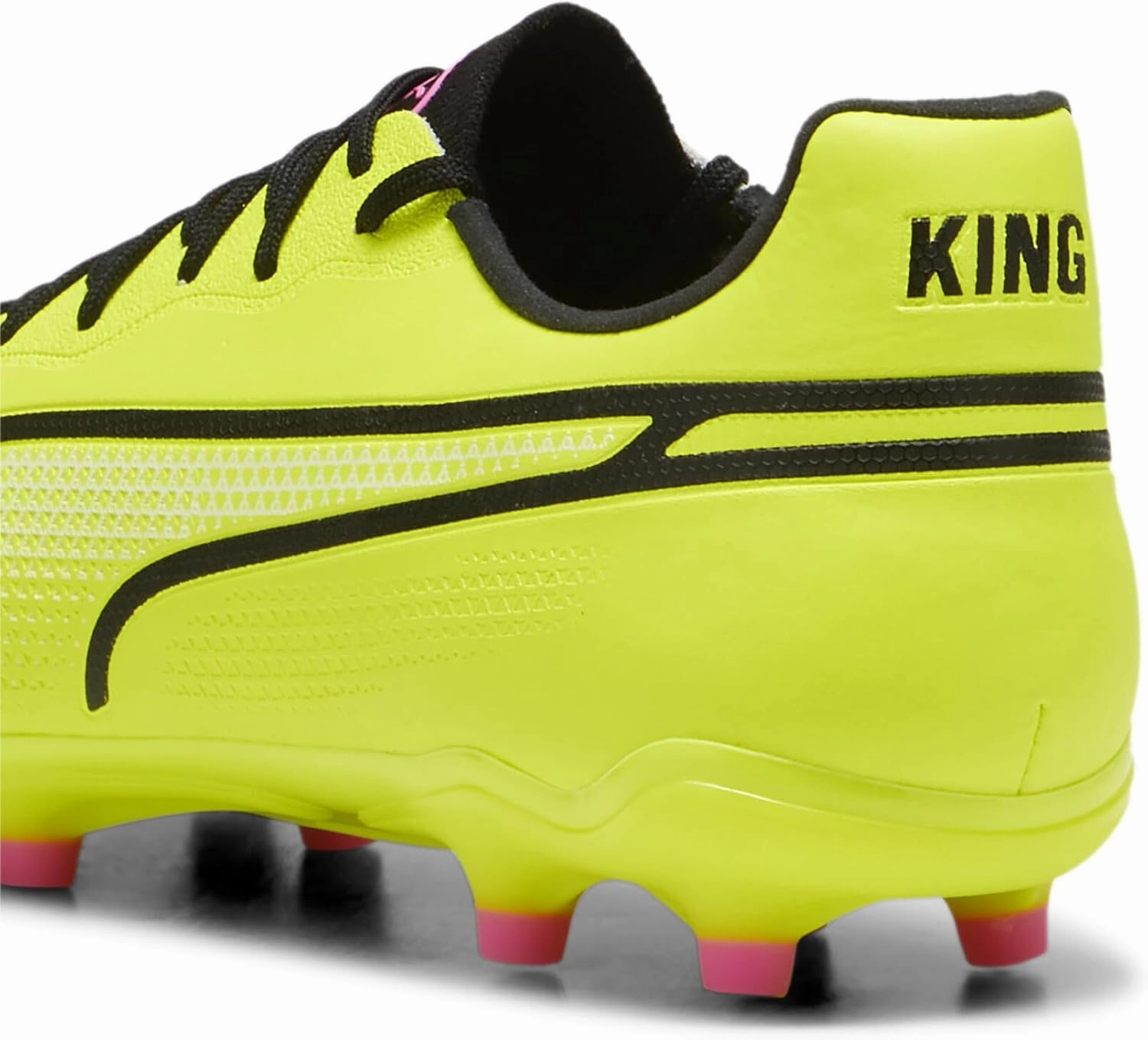 PUMA Men's Football Soccer Shoe