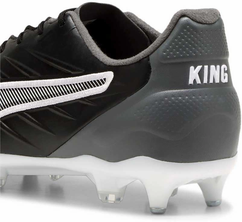 PUMA Unisex-Adult Football Soccer Shoe