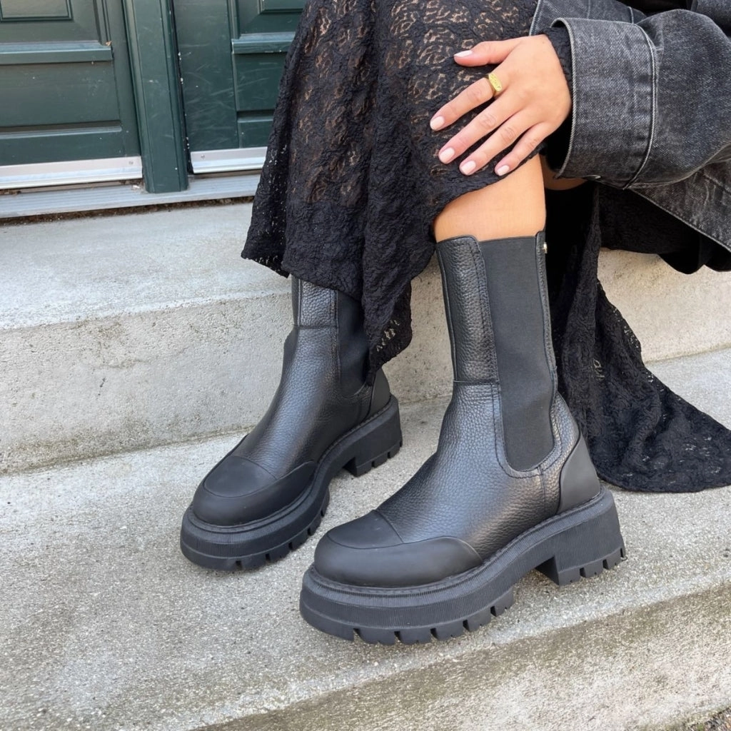 SALLY GIRL - BLACK