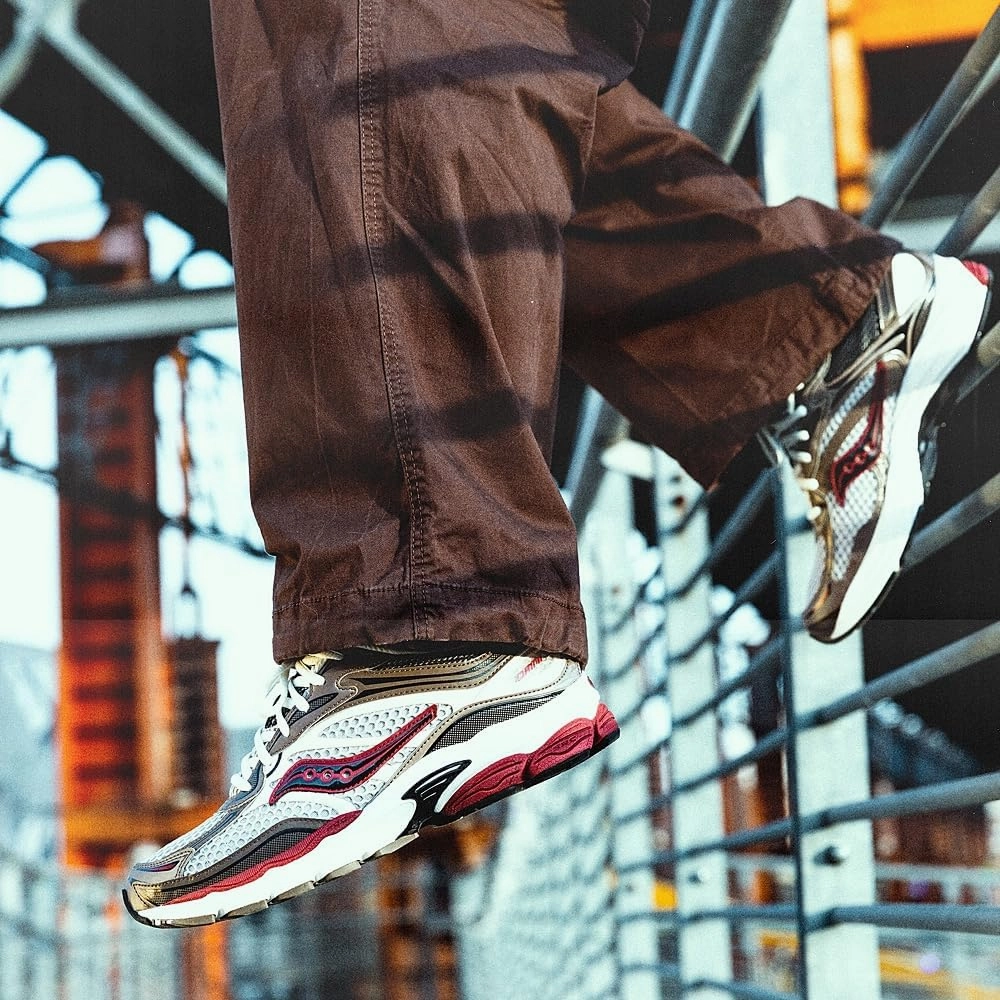 Saucony ProGrid Omni 9 Shoes - Gold