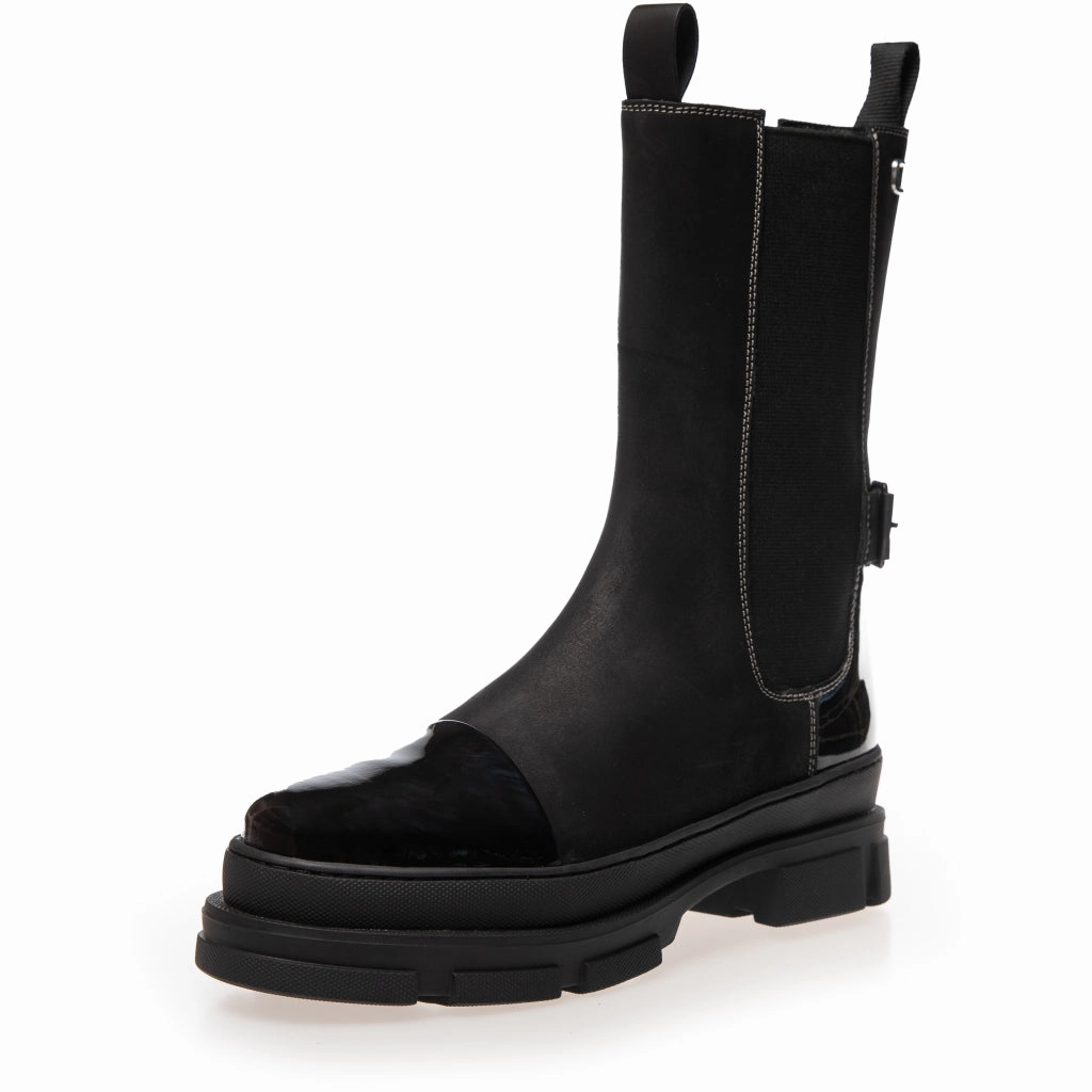 THE BELIVE BOOT - Black patent