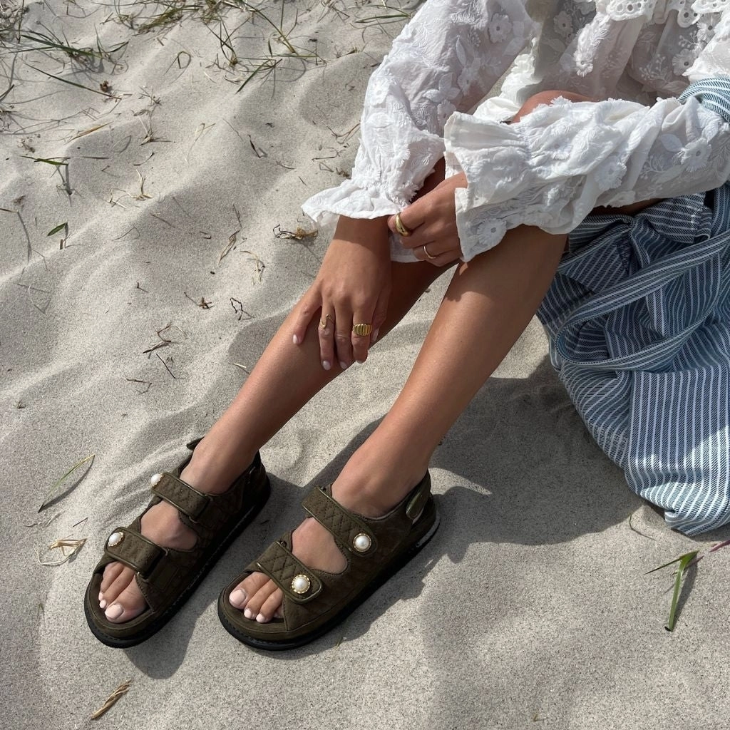 THE PEARL SANDAL - ARMY GREEN