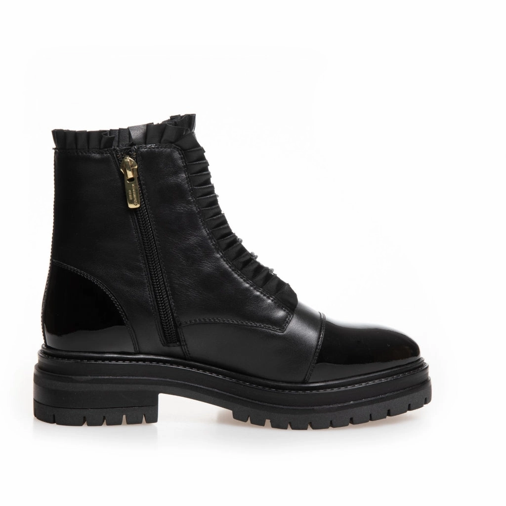 THE PRETTY COLLECTION - BLACK
