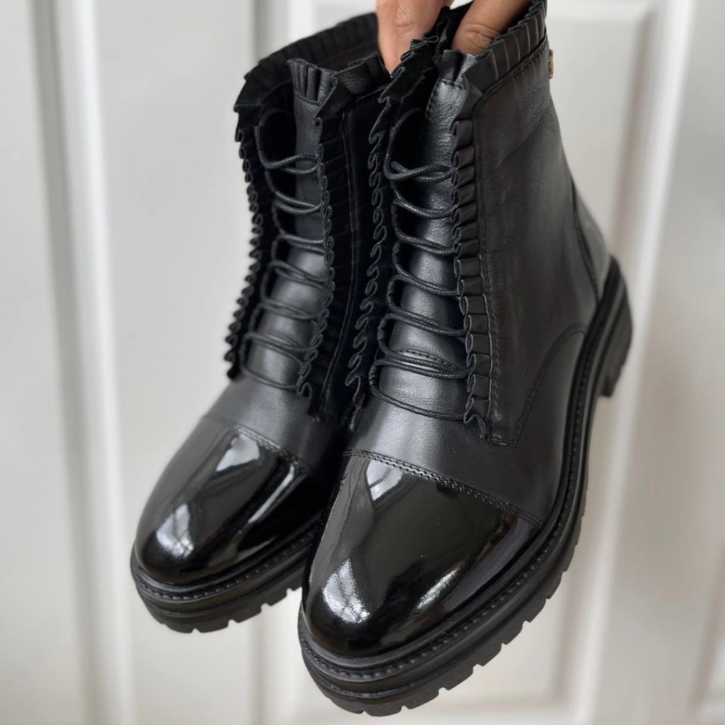 THE PRETTY COLLECTION - BLACK