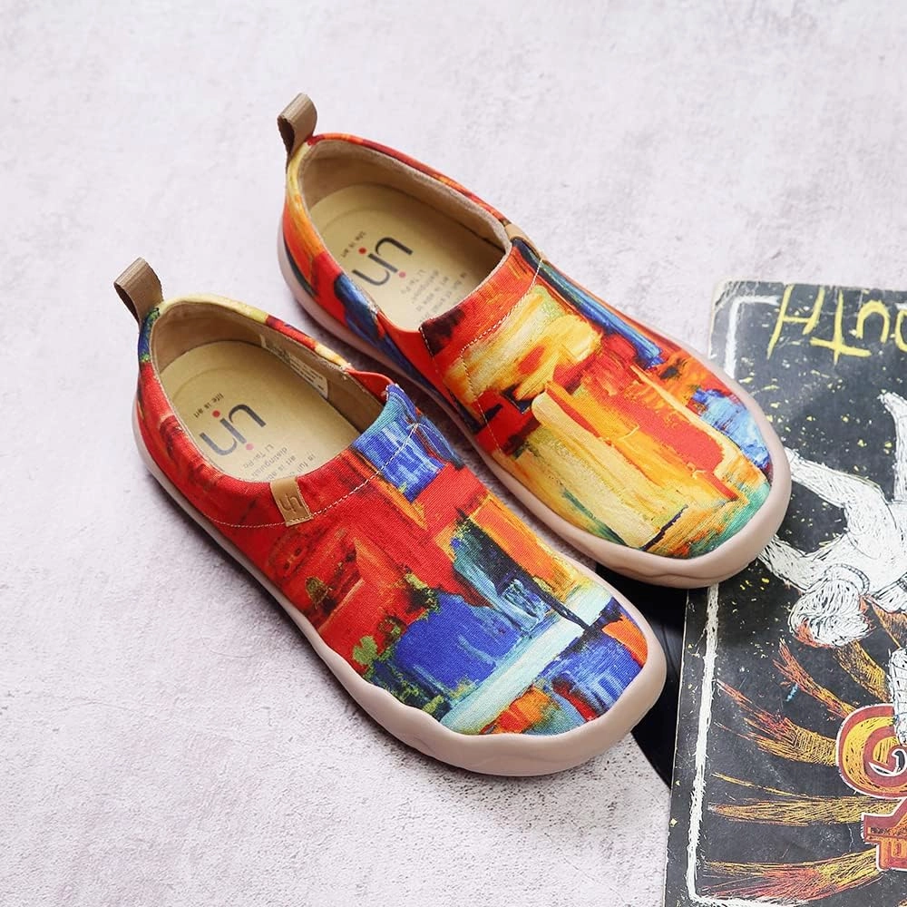 UIN Women's Artistic Slip-On Shoes Vibrant Floral Casual Loafers Lightweight Comfortable Travel Footwear