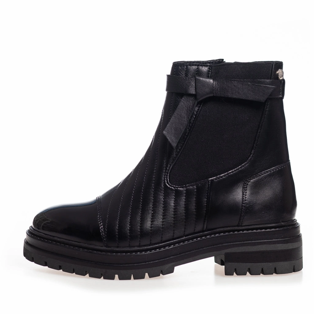 WHEN AUTUMN COMES - BLACK PATENT