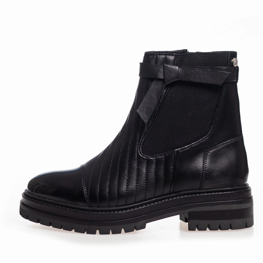 WHEN AUTUMN COMES - BLACK PATENT