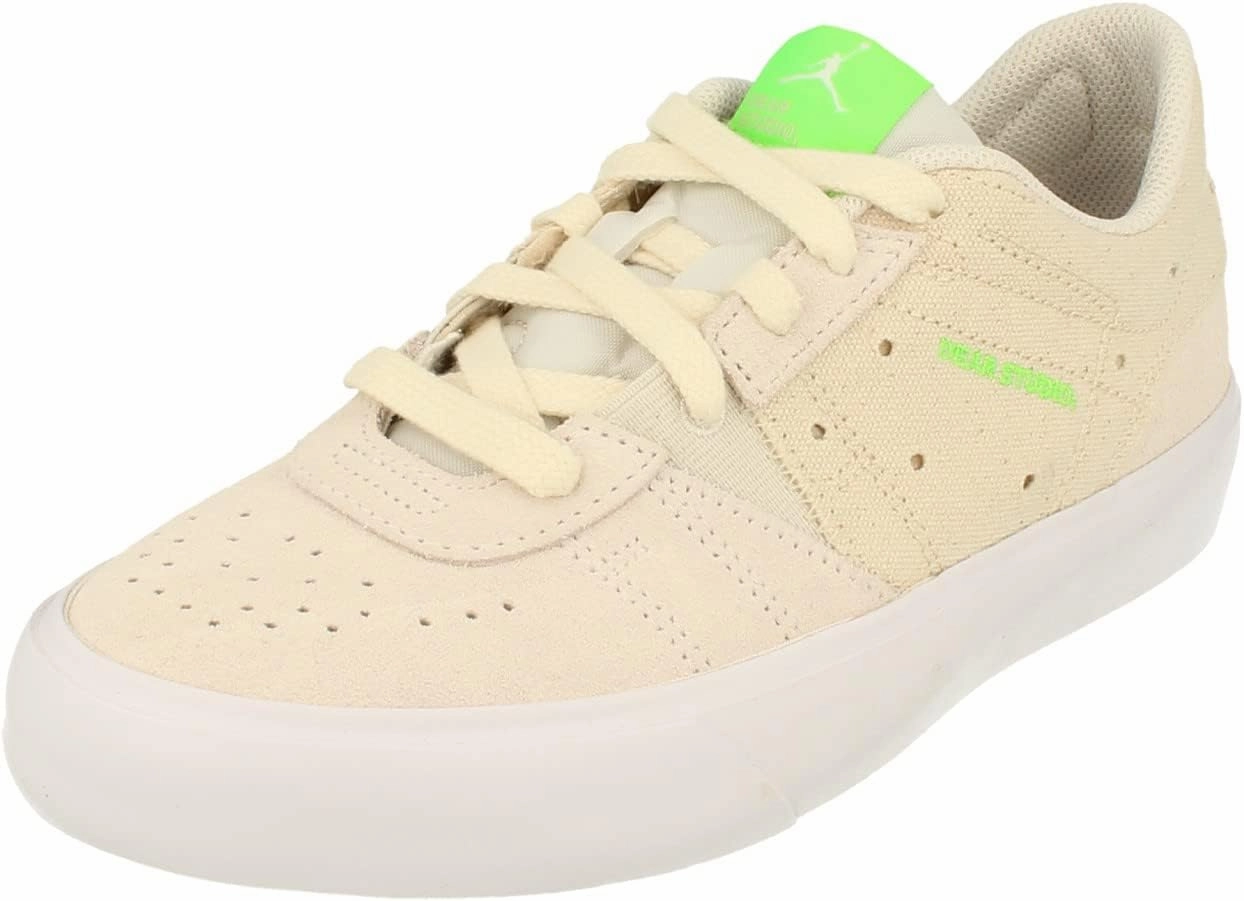 Women's Jordan Jordan Series .05 White/Green Strike-Iris Whisper (DM3383 103) - 9